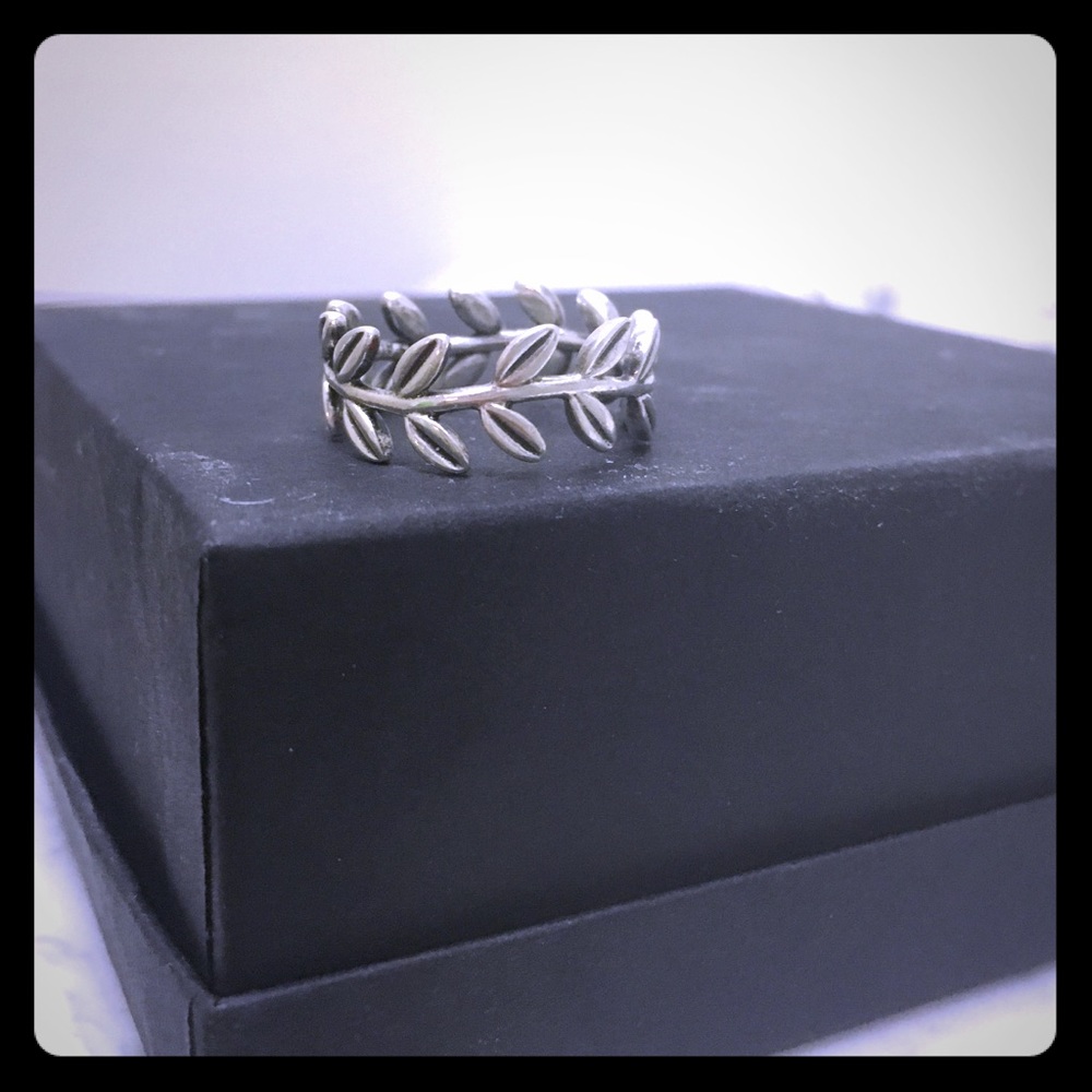 Pandora Laurel Wreath ring
